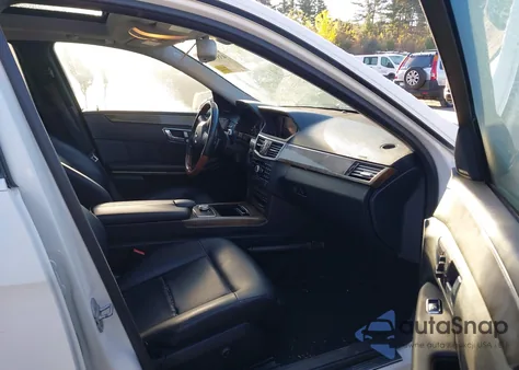 2010 Mercedes-Benz E 350 4Matic z USA, uszkodzony, nr VIN WDDHF8HB4AA153276